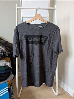 Levi's Charcoal Gray Logo Short Sleeve Tee